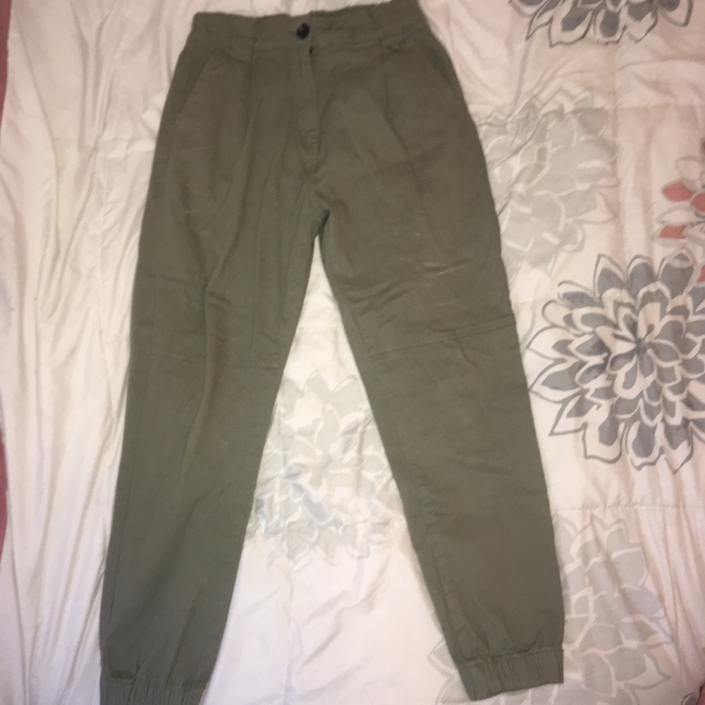 Pleated cargo pants